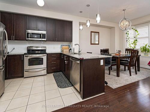 38-165 Hampshire Way, Milton, ON - Indoor Photo Showing Kitchen With Stainless Steel Kitchen