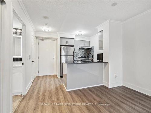 208-2391 Central Park Dr, Oakville, ON - Indoor Photo Showing Kitchen