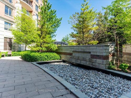 208-2391 Central Park Dr, Oakville, ON - Outdoor