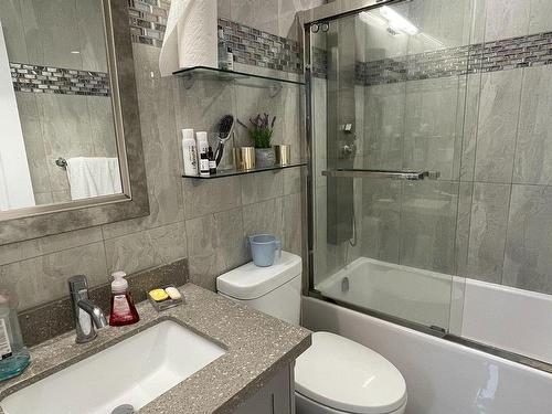 Room-41 Greene Dr, Brampton, ON - Indoor Photo Showing Bathroom