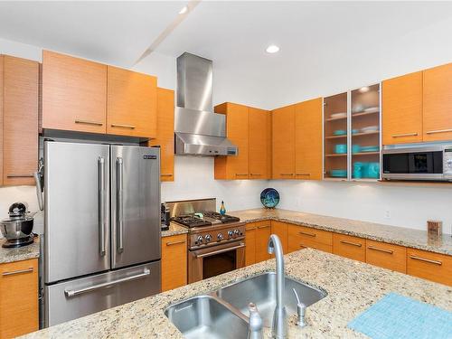 101-38 Front St, Nanaimo, BC - Indoor Photo Showing Kitchen With Double Sink