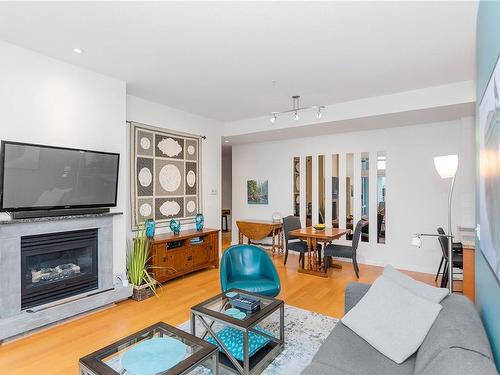 101-38 Front St, Nanaimo, BC - Indoor Photo Showing Living Room With Fireplace