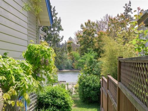 586 Gorge Rd West, Saanich, BC 