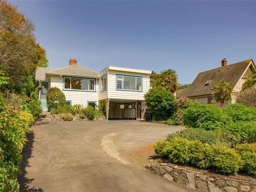 586 Gorge Rd West, Saanich, BC 