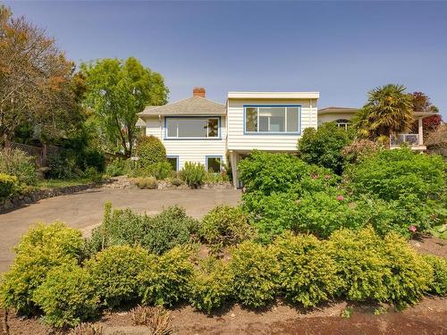 586 Gorge Rd West, Saanich, BC 