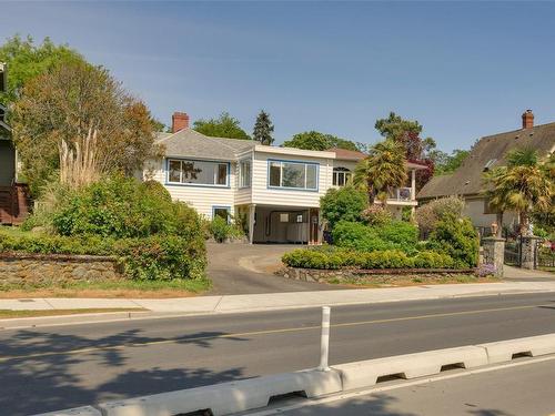 586 Gorge Rd West, Saanich, BC 