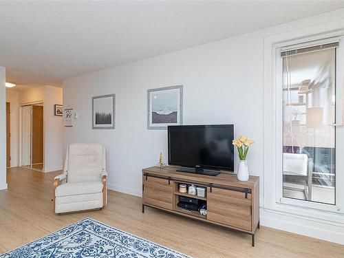 610-835 View St, Victoria, BC - Indoor Photo Showing Living Room