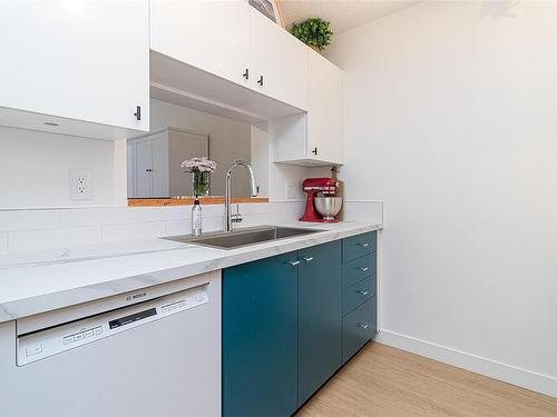 610-835 View St, Victoria, BC - Indoor Photo Showing Kitchen