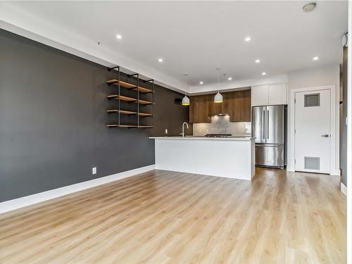 203-835 Dunsmuir Rd, Esquimalt, BC - Indoor Photo Showing Kitchen With Upgraded Kitchen