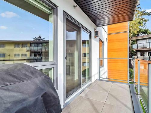 203-835 Dunsmuir Rd, Esquimalt, BC - Outdoor With Balcony With Exterior