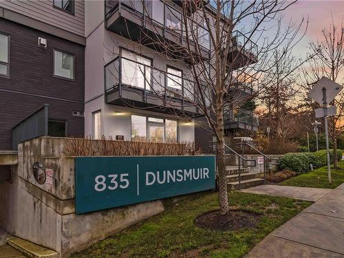 203-835 Dunsmuir Rd, Esquimalt, BC - Outdoor With Balcony