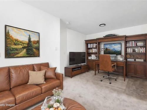 662 Sanderson Rd, Ladysmith, BC - Indoor Photo Showing Living Room