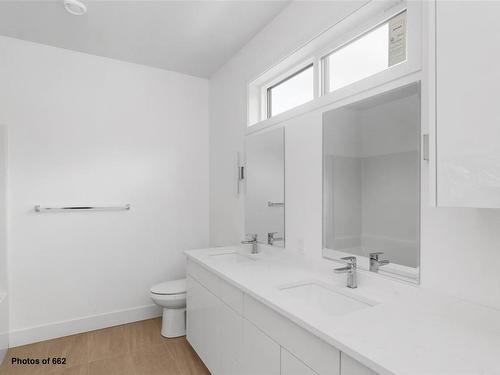 660 Sanderson Rd, Ladysmith, BC - Indoor Photo Showing Bathroom