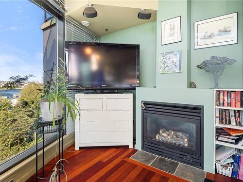 Ph1-21 Erie St, Victoria, BC - Indoor Photo Showing Living Room With Fireplace