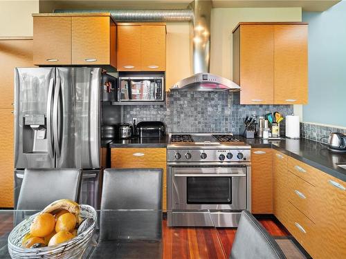 Ph1-21 Erie St, Victoria, BC - Indoor Photo Showing Kitchen