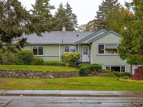 A-3972 Cedar Hill Cross Rd, Saanich, BC 