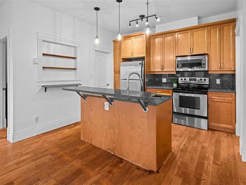 205-1602 Quadra St, Victoria, BC - Indoor Photo Showing Kitchen