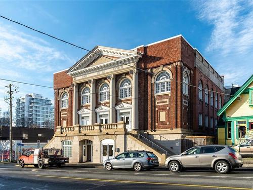 205-1602 Quadra St, Victoria, BC - Outdoor With Facade