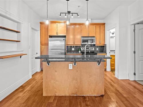 205-1602 Quadra St, Victoria, BC - Indoor Photo Showing Kitchen