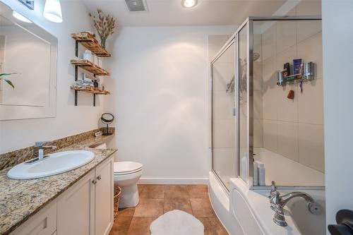 103-3301 Skaha Lake Road, Penticton, BC - Indoor Photo Showing Bathroom