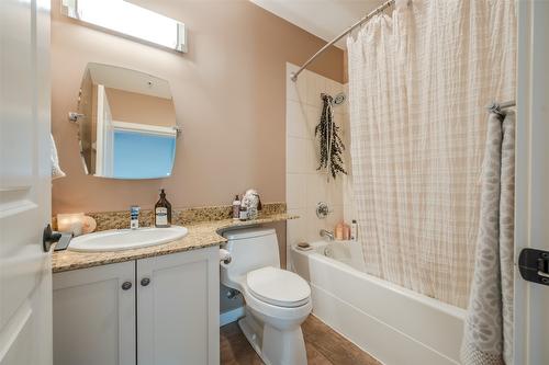 103-3301 Skaha Lake Road, Penticton, BC - Indoor Photo Showing Bathroom