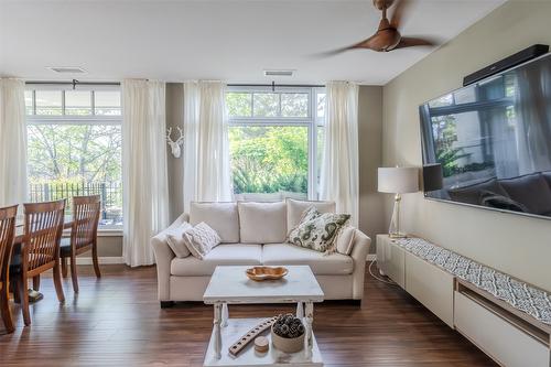 103-3301 Skaha Lake Road, Penticton, BC - Indoor Photo Showing Living Room