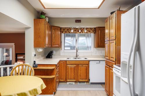 1097 Kelview Street, Kelowna, BC - Indoor Photo Showing Kitchen With Double Sink