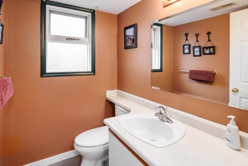 1097 Kelview Street, Kelowna, BC - Indoor Photo Showing Bathroom