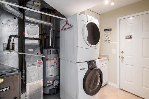 1097 Kelview Street, Kelowna, BC - Indoor Photo Showing Laundry Room