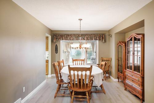 1097 Kelview Street, Kelowna, BC - Indoor Photo Showing Dining Room