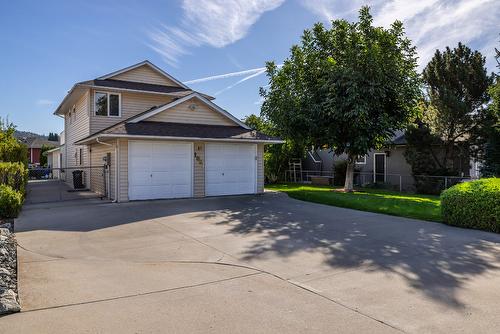 1097 Kelview Street, Kelowna, BC - Outdoor With Facade