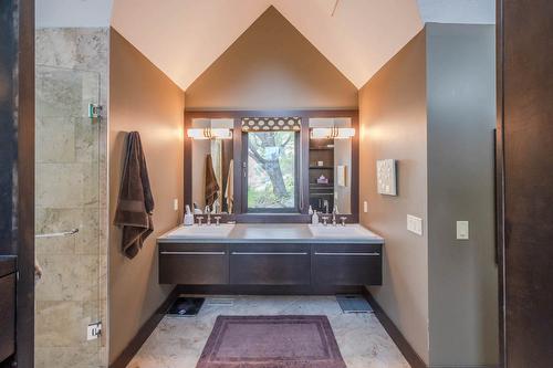 4920 North Naramata Road, Naramata, BC - Indoor Photo Showing Bathroom