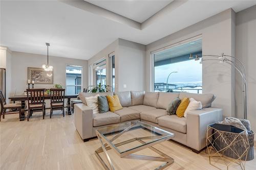 2818 Copper Ridge Drive, West Kelowna, BC - Indoor Photo Showing Living Room