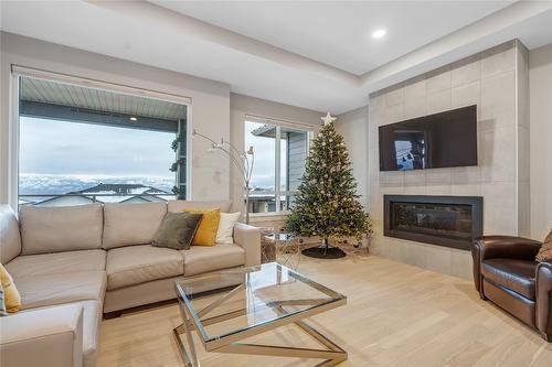 2818 Copper Ridge Drive, West Kelowna, BC - Indoor Photo Showing Living Room With Fireplace