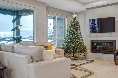 2818 Copper Ridge Drive, West Kelowna, BC - Indoor Photo Showing Living Room With Fireplace