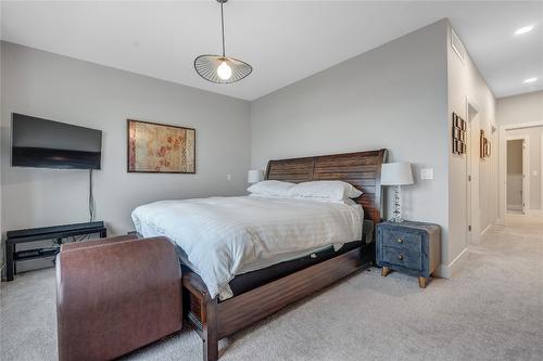 2818 Copper Ridge Drive, West Kelowna, BC - Indoor Photo Showing Bedroom