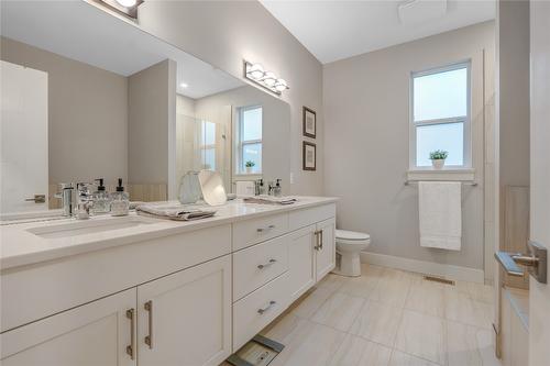 2818 Copper Ridge Drive, West Kelowna, BC - Indoor Photo Showing Bathroom