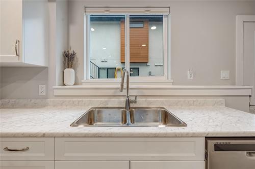 2818 Copper Ridge Drive, West Kelowna, BC - Indoor Photo Showing Kitchen