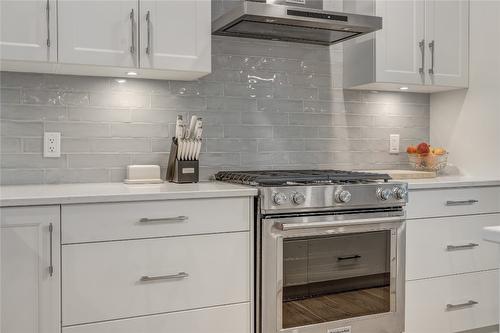 2818 Copper Ridge Drive, West Kelowna, BC - Indoor Photo Showing Kitchen With Upgraded Kitchen