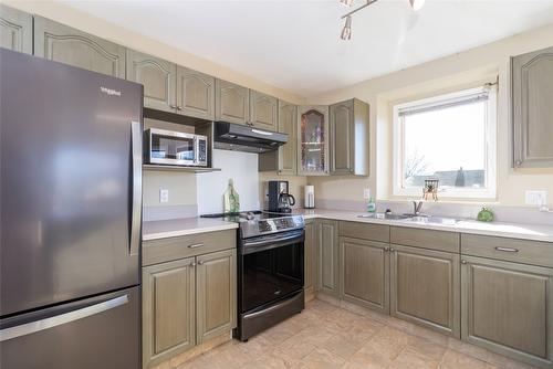 50-6400 Spencer Road, Kelowna, BC - Indoor Photo Showing Kitchen