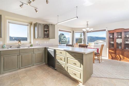 50-6400 Spencer Road, Kelowna, BC - Indoor Photo Showing Kitchen With Double Sink