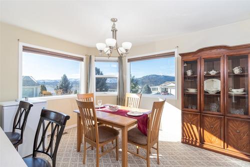 50-6400 Spencer Road, Kelowna, BC - Indoor Photo Showing Dining Room