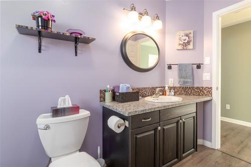 50-6400 Spencer Road, Kelowna, BC - Indoor Photo Showing Bathroom