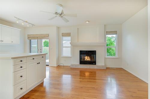 38-680 Valley Road, Kelowna, BC - Indoor Photo Showing Living Room With Fireplace