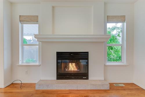 38-680 Valley Road, Kelowna, BC - Indoor Photo Showing Living Room With Fireplace