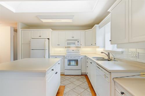 38-680 Valley Road, Kelowna, BC - Indoor Photo Showing Kitchen With Double Sink