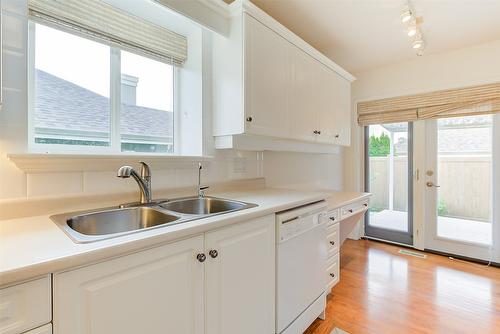 38-680 Valley Road, Kelowna, BC - Indoor Photo Showing Kitchen With Double Sink