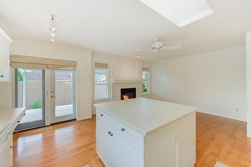 38-680 Valley Road, Kelowna, BC - Indoor Photo Showing Kitchen