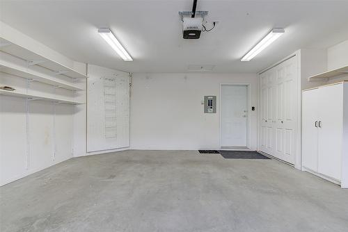 38-680 Valley Road, Kelowna, BC - Indoor Photo Showing Garage