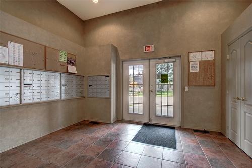 38-680 Valley Road, Kelowna, BC - Indoor Photo Showing Other Room